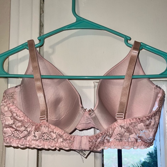 MaidenForm Baby Pink Laced Lined Bra. Size 36D, great condition. Loosely worn. - Picture 3 of 9